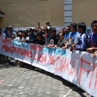 Aremania Demo Tolak LPI