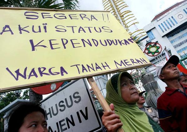Warga Tanah Merah Tuntut Status Kependudukan 