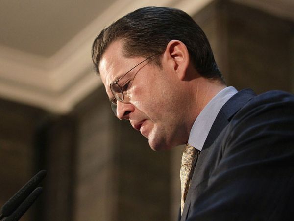 Dituduh Plagiat, Menhan Jerman Mundur