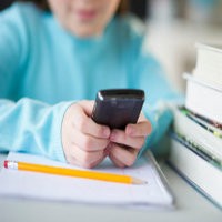 Tangkal Porno Anak, Foto Bugil Dikirimkan ke Orangtua  