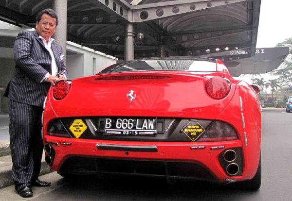 Ferrari Merah Hotman Paris