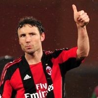 Van Bommel Belum Tentu Terus di Milan