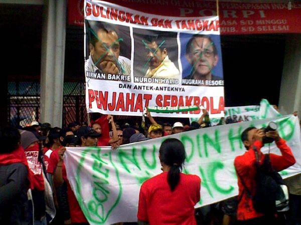 Suporter Minta Nurdin Ditangkap