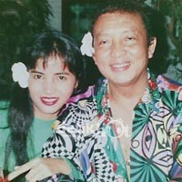 Moerdiono, Si Flamboyan Bergelimang Kekayaan