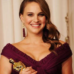 Natalie Portman Sempat Terpikir Beri Nama Calon Bayinya Oscar
