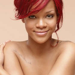 Tolak Playboy, Rihanna Bugil untuk Iklan