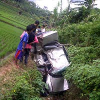 Sedan Masuk Jurang 100 Meter, Nana Tewas Seketika