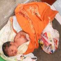 Bayi Dibuang di Tas Kresek Dirawat di Inkubator, Ibunya Pendarahan