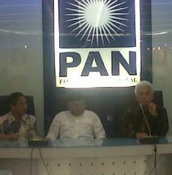 Hatta: Wow! Biru Menggunting Merah Nih