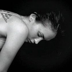 Wow! Megan Fox Sangat Seksi di Iklan Lingerie Armani