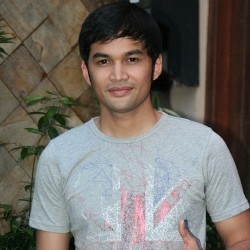 Aduh! Teuku Wisnu Dicubit Banci