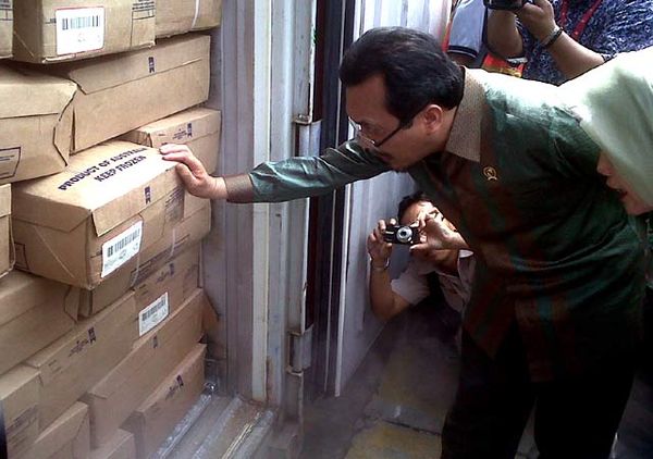 Mentan Tinjau Daging Ilegal di Priok