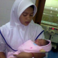 Inne Sudah Mulai Menyusui Bayinya