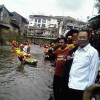 Demi Cikapundung, Dada Siap Sediakan Ban dan Pelampung