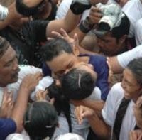 Atraksi Ciuman Massal di Denpasar Usai Nyepi