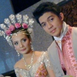 Irwansyah & Zaskia Sungkar Rilis Single di Resepsi Pernikahan