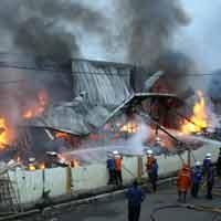 Gudang Ekspedisi di Margomulyo Ludes Terbakar