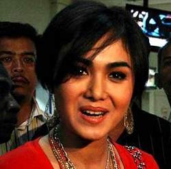 Yuni Shara Curahkan Segalanya untuk Pernikahan KD-Raul