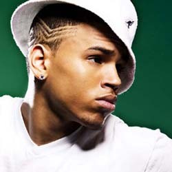 Foto Bugil Beredar, Chris Brown Mengumpat