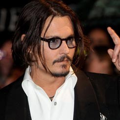 Johnny Depp Lupa Pernah Adegan Intim dengan Angelina Jolie