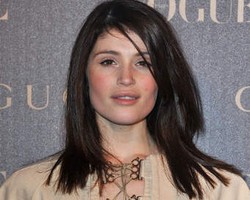 Gemma Arterton Hindari Make-up Agar Tampak Muda