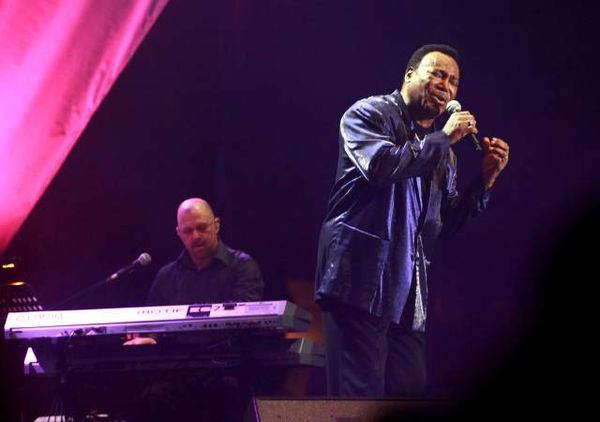 Romantisme George Benson di Penutupan JJF 2011