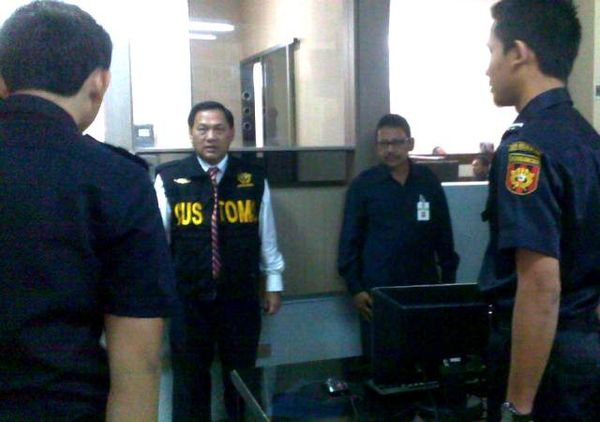 Menkeu Tinjau Bea Cukai Batam