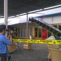 Penutup Plafon Diduga Sudah Retak Akibat Gempa