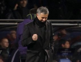 Mourinho Tak Berharap Barca Tergelincir