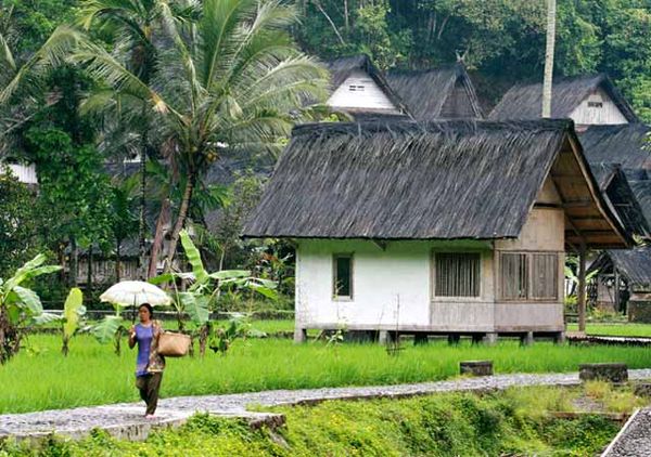 Menjejak Kaki di Kampung Naga