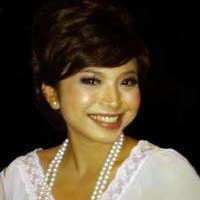 Rishita Dewi, Marketing yang Hobi Berspiritual dengan Tarot