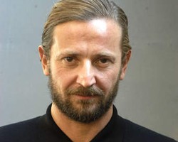 Desainer YSL Frustrasi Dikabarkan Akan Dipecat