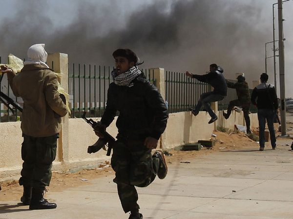 Pasukan Khadafi Gempur Ras Lanuf