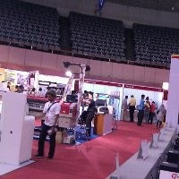 Hari Pertama Pameran Masih Lengang
