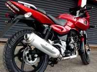Bajaj Pulsar 220 DTS-i Meluncur