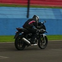 Lumayan, Bajaj Pulsar 220 Bisa Digeber Sampai 140 Km/Jam