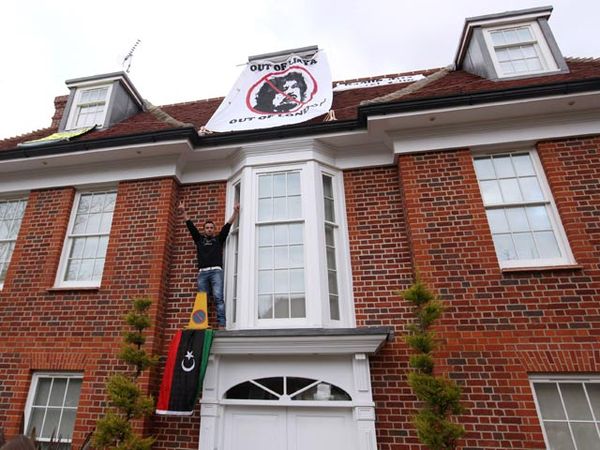 Rumah Mewah Anak Khadafi Diduduki