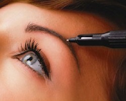 Bahaya di Balik Tato Kosmetik