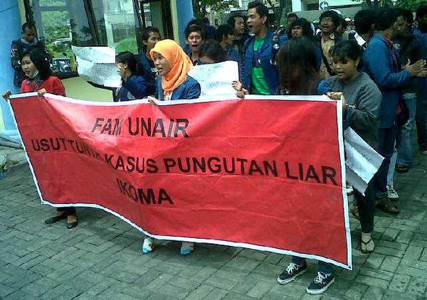 Mahasiswa Unair Tuntut Uang IKOMA Dihapus