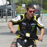 Crutchlow Pilih Hadapi Rossi Daripada Rooney