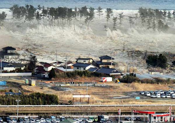 Dahsyatnya Tsunami di Jepang
