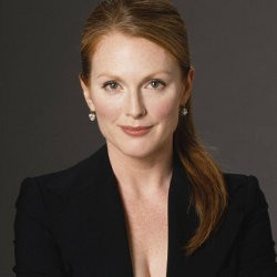 Julianne Moore Perankan Sarah Palin di Serial Drama