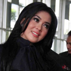Syahrini: Tiada Hari Tanpa Tengkorak