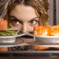 Trik Menahan Lapar Saat Diet