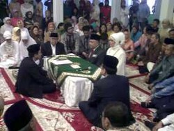  Din-Linda Tidak Akan Berbulan Madu