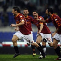 Sepasang Gol Totti Bekap Lazio