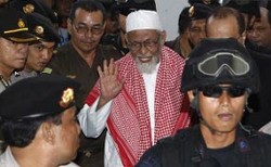  Saksi Teleconference Diperdebatkan, Hakim Skors Sidang Baasyir