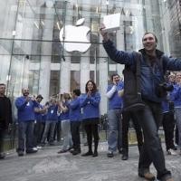 Posisi Antre iPad 2 Dijual Rp 8 Juta!