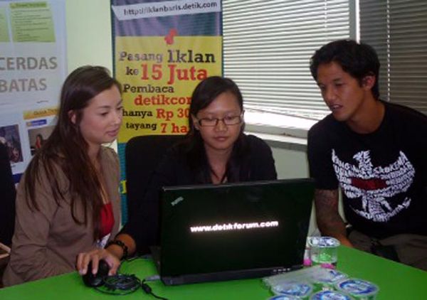 Jennifer dan Irfan Bachdim di Markas Detikforum