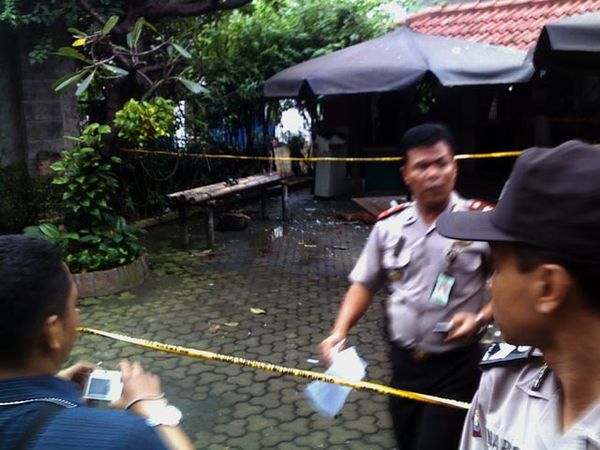 Garis Polisi di Lokasi Bom untuk Ulil